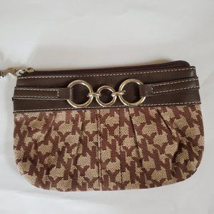 NEW YORK & COMPANY WRISTLET IN EXCELLENT USED CONDITION.